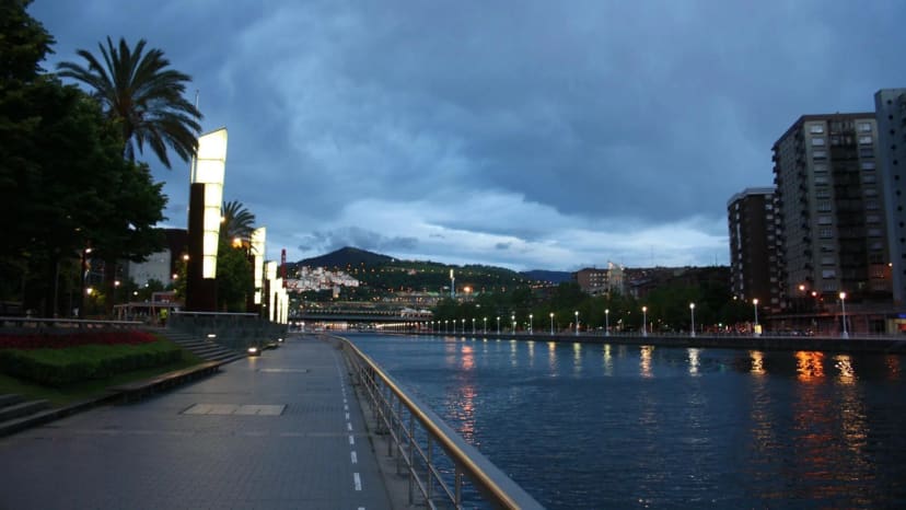 Bilbao krantinė vakare