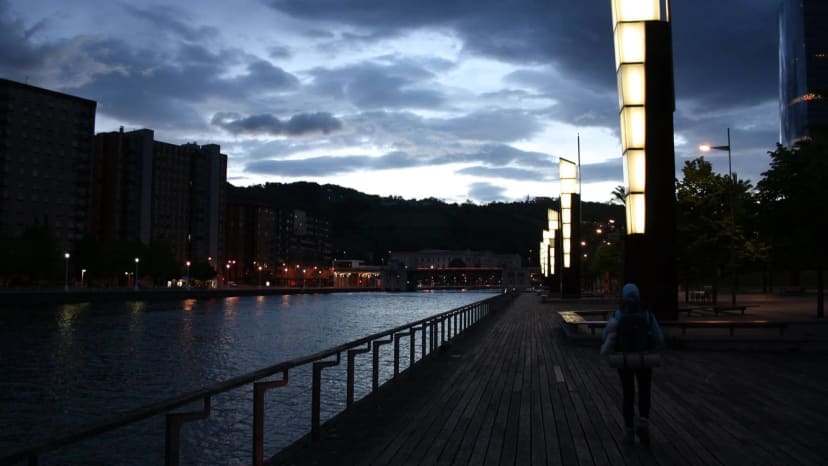 Bilbao krantinė naktį