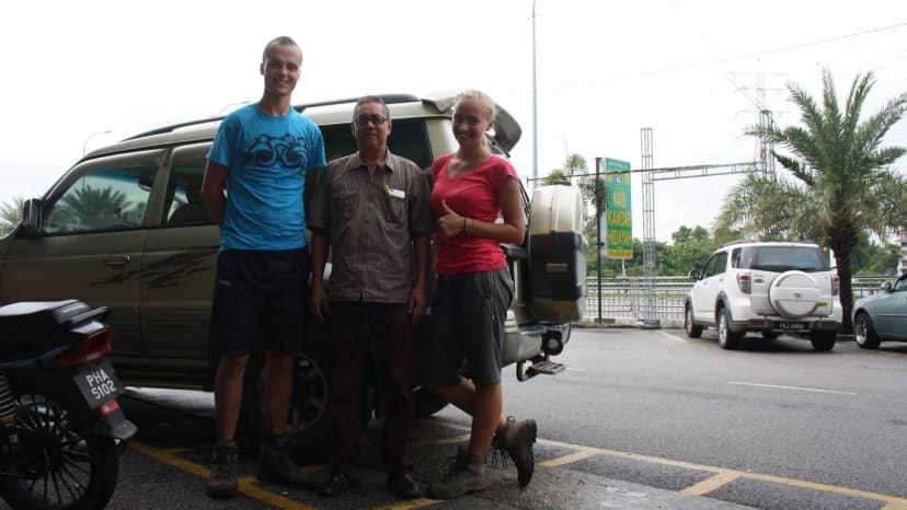 Su pakeleivingo automobilio vairuotojais Malaizijoje