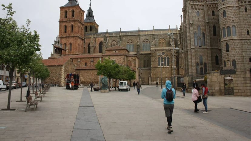 Astorga: miestelis, žymus gardžiais šokoladais ir Astorgos pilimi