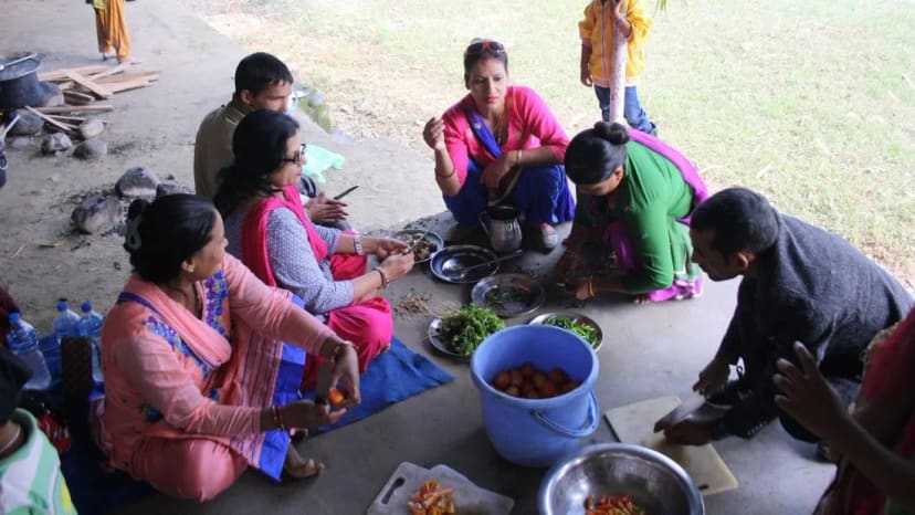 Bendra veikla su Nepalo kaimo moterimis